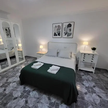 Coral 1 - 4 Bed In Abrigos Lejlighed *